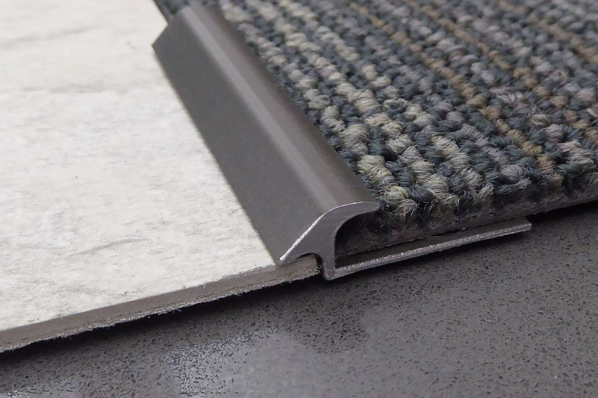 CTVCarpetTrim3 Carpet to Vinyl